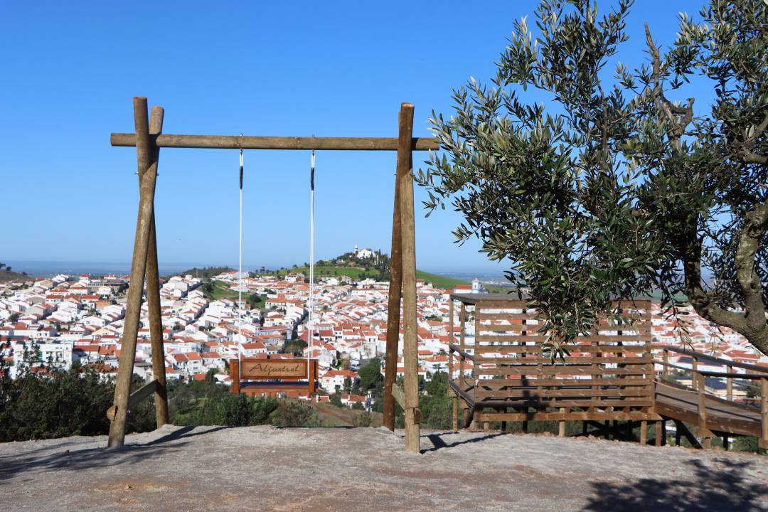 Câmara de Aljustrel instala baloiço panorâmico