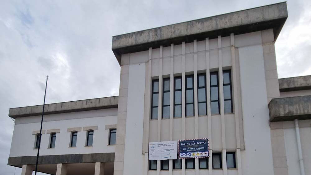 Governo beneficia cobertura do Palácio da Justiça de Ourique