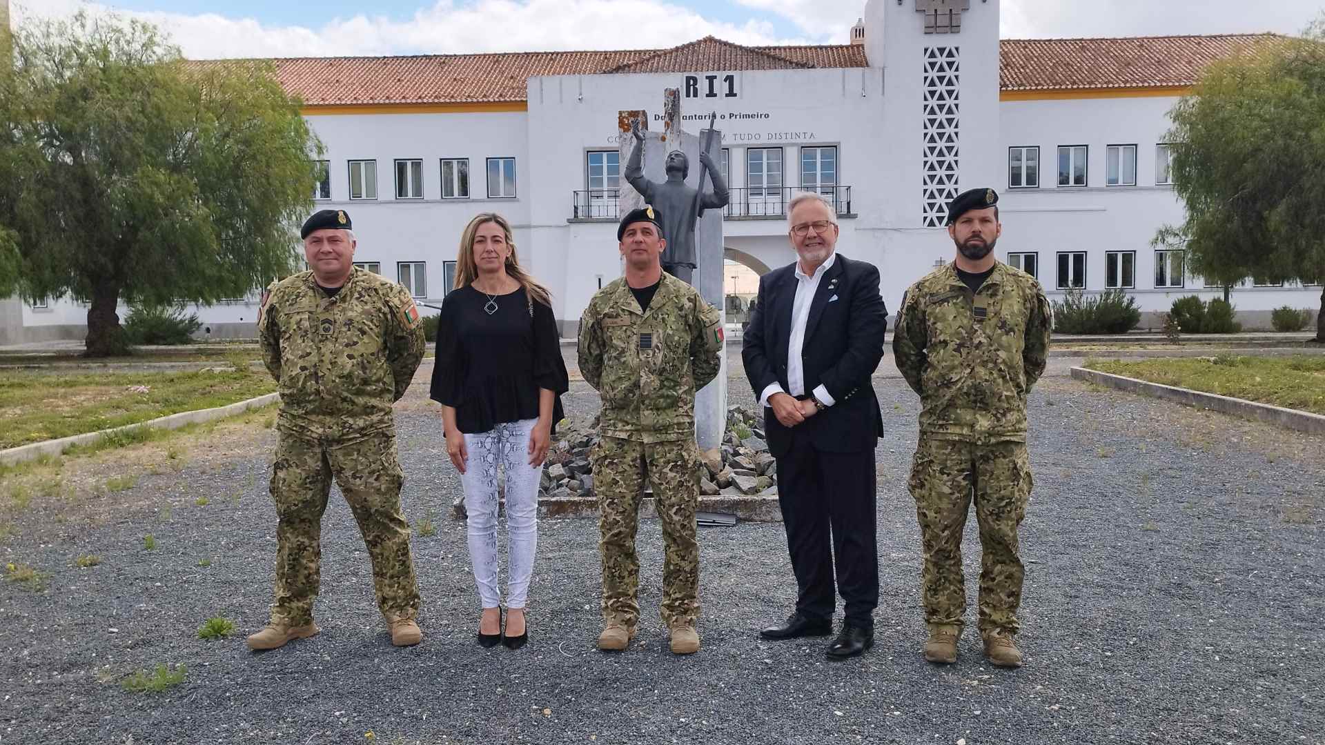 Diva Ribeiro reuniu-se com Forças Armadas  