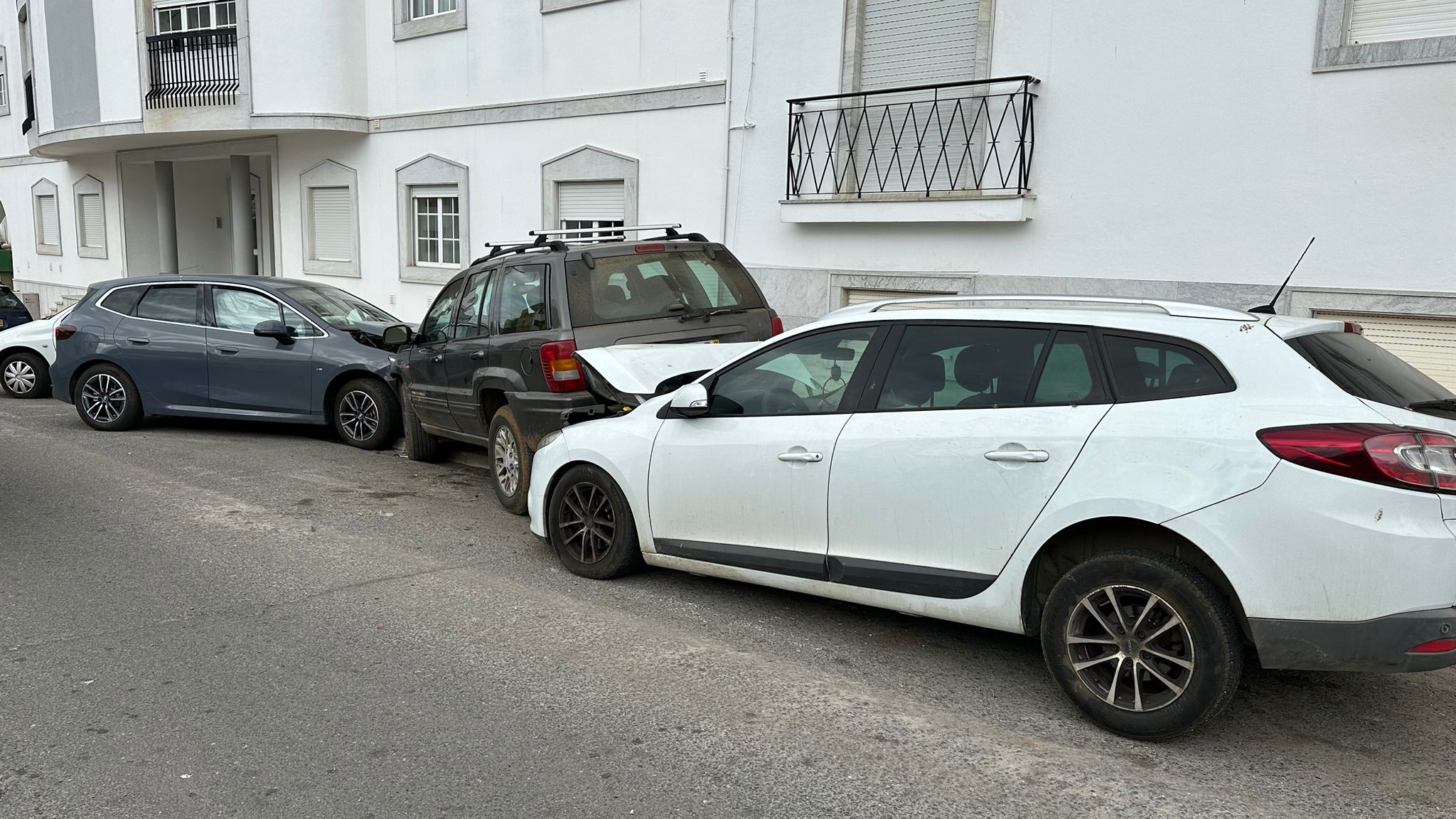 Condutora acelera em vez de travar e provoca acidente em Beja (fotogaleria) - 15 de Maio, 2025 WhatsApp Image 2024 05 21 at 10.51.03 1 - Rádio Pax 2025