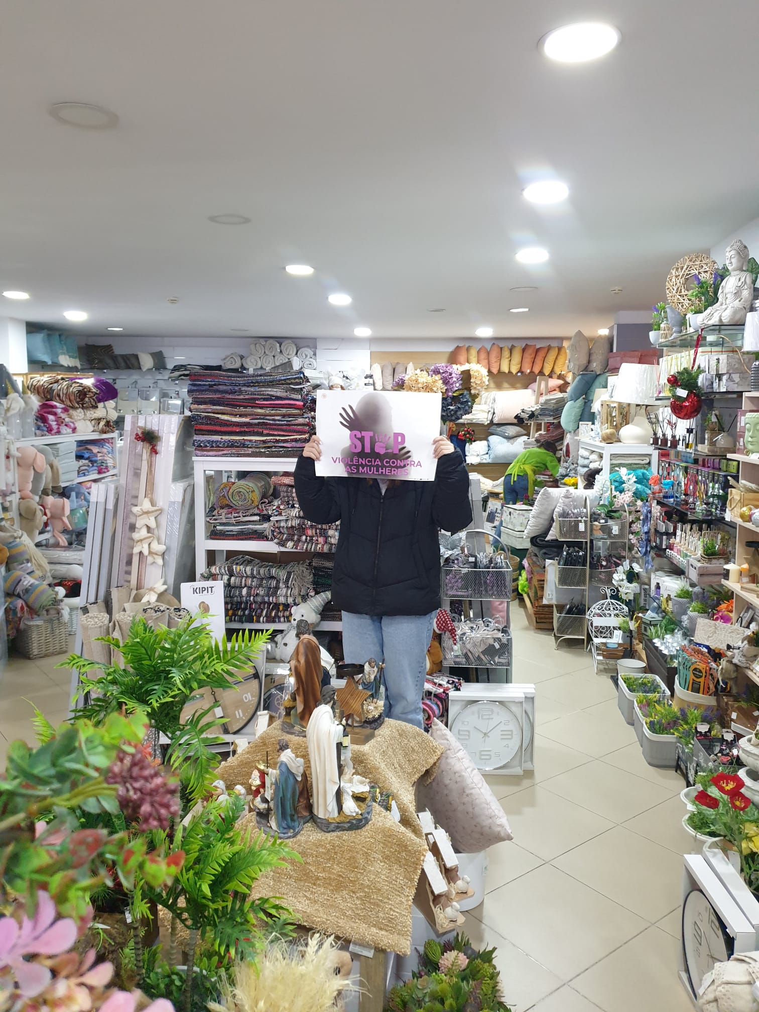 Alunos da Escola Bento de Jesus Caraça dizem STOP à violência contra as mulheres (fotogaleria) - 13 de Dezembro, 2025 foto 3 - Rádio Pax 2025