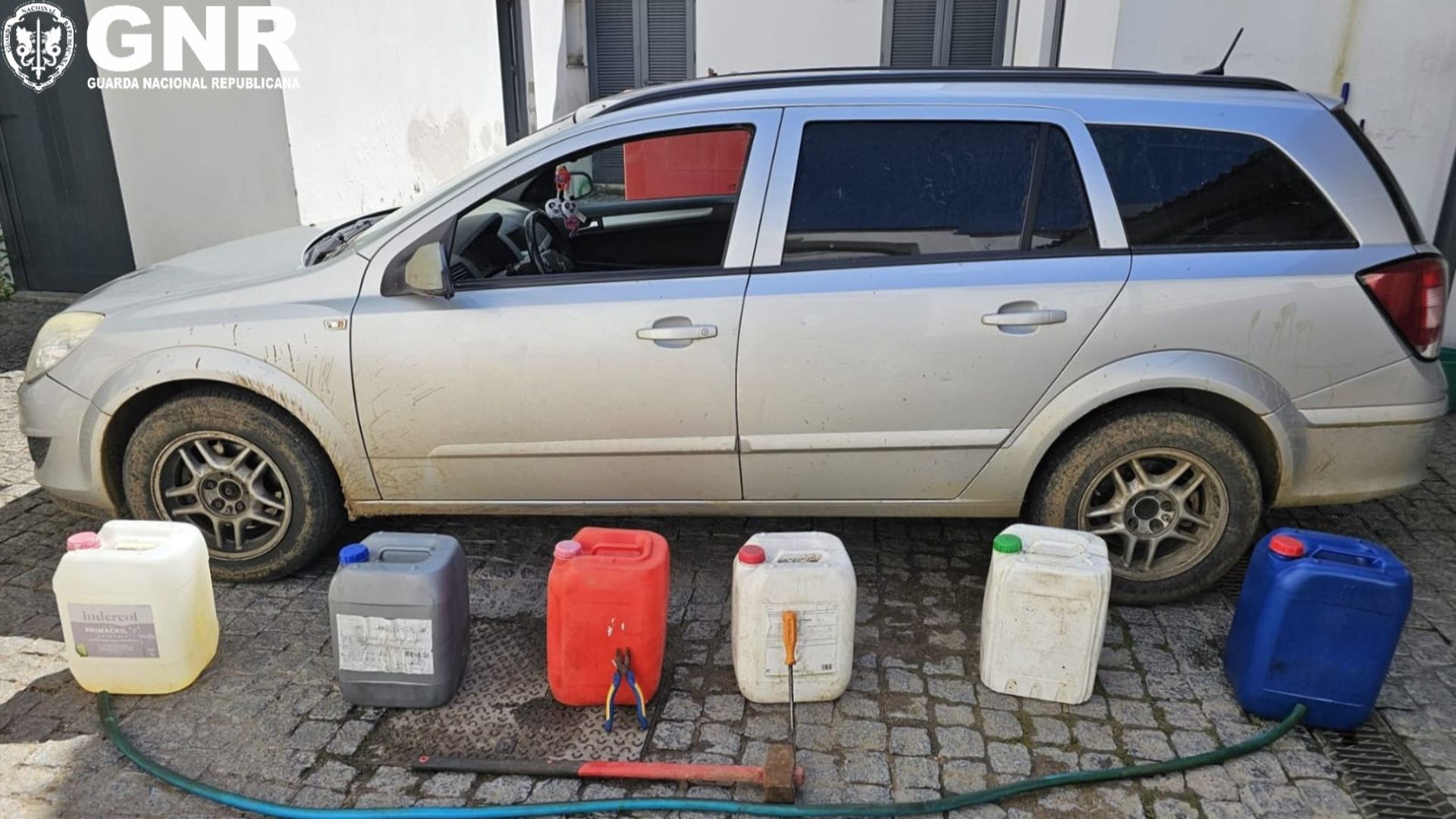 Beja: GNR deteve três indivíduos em flagrante por furto de combustível
