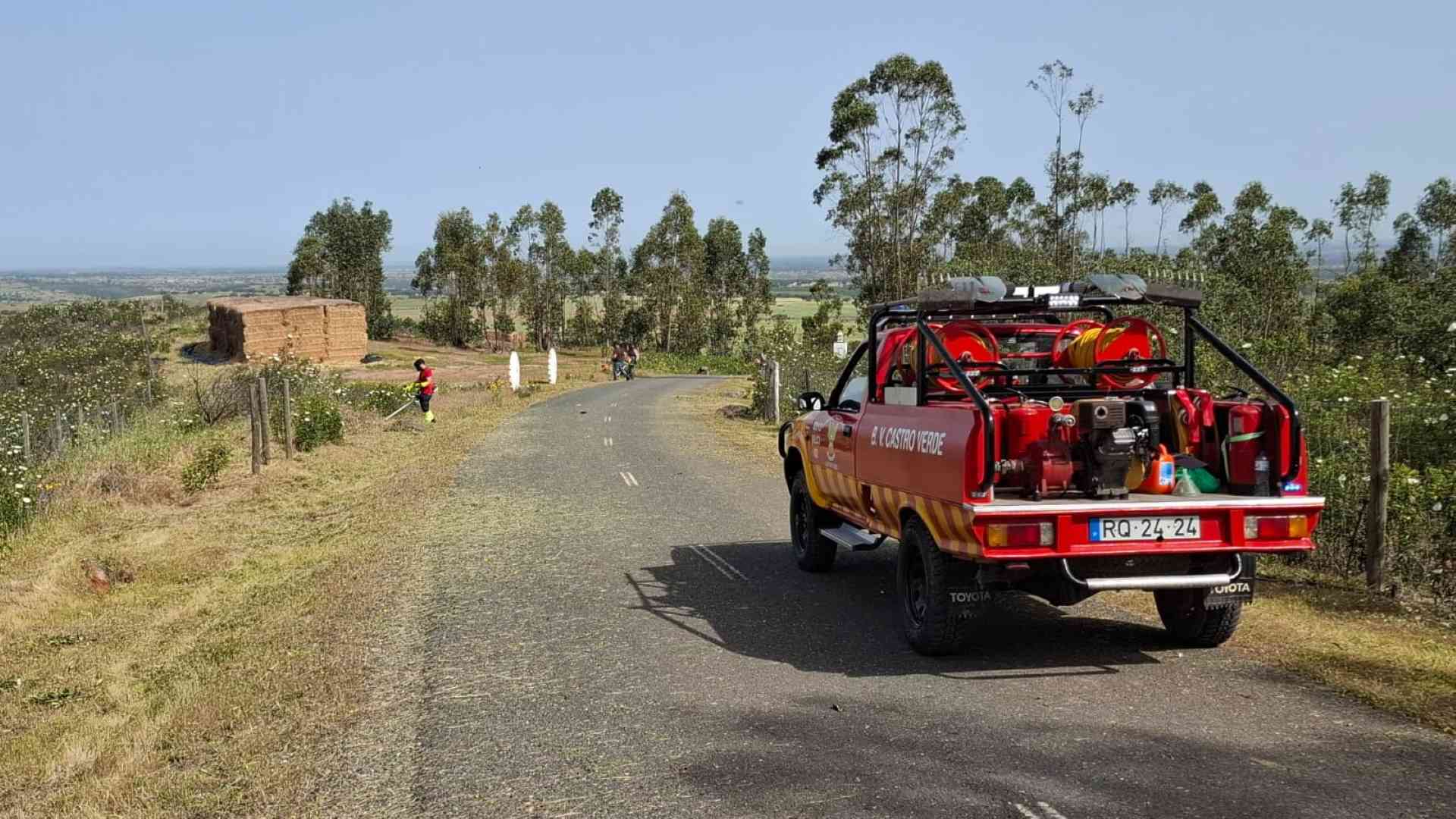 Camara de Castro Verde limpeza bermas - Rádio Pax 2026