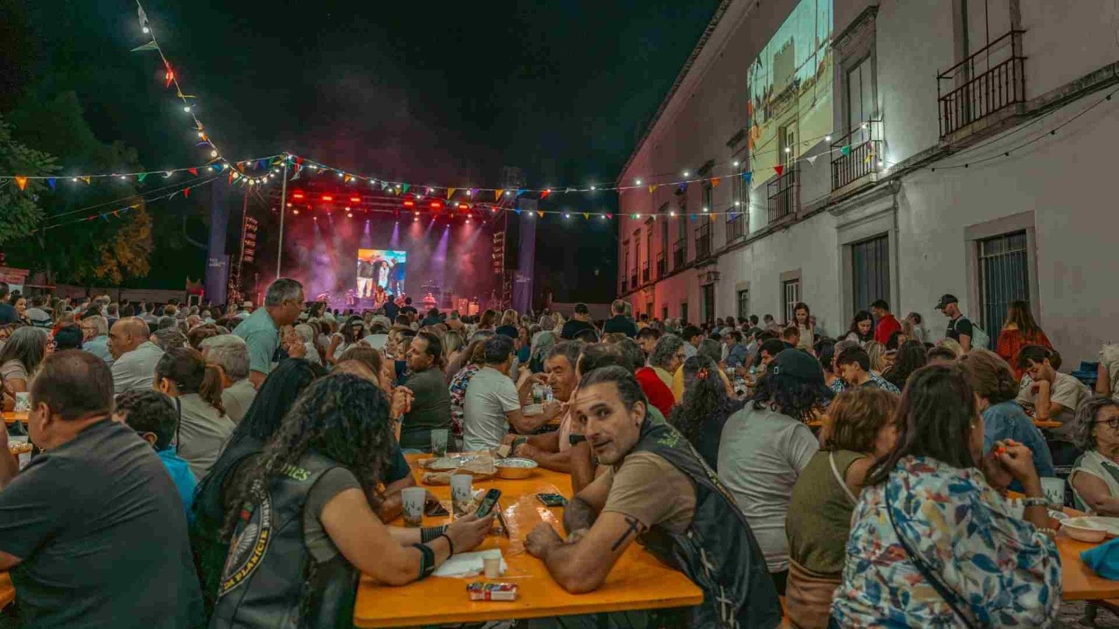 Novo modelo da Feira de Agosto conquista Serpa e confirma sucesso nas ruas do centro histórico (Com Fotogaleria) - 24 de Agosto, 2026 024b1d7f 22d8 498e 8312 62cad1300470 - Rádio Pax 2026